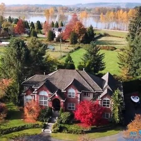 Cedar Manor Bed And Breakfast Pitt Meadows Екстер'єр фото