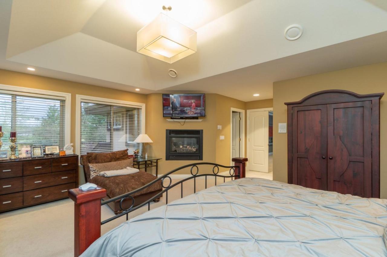 Cedar Manor Bed And Breakfast Pitt Meadows Екстер'єр фото