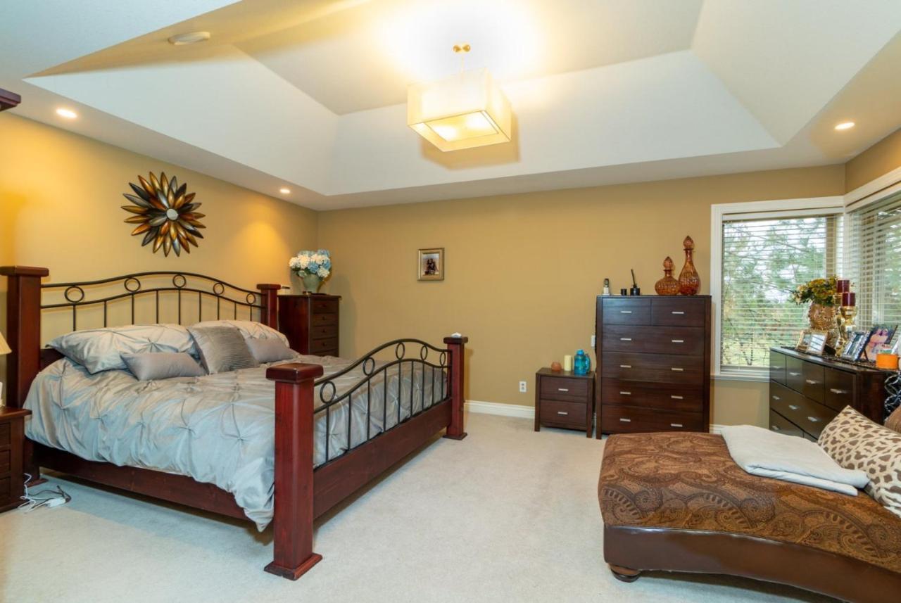 Cedar Manor Bed And Breakfast Pitt Meadows Екстер'єр фото