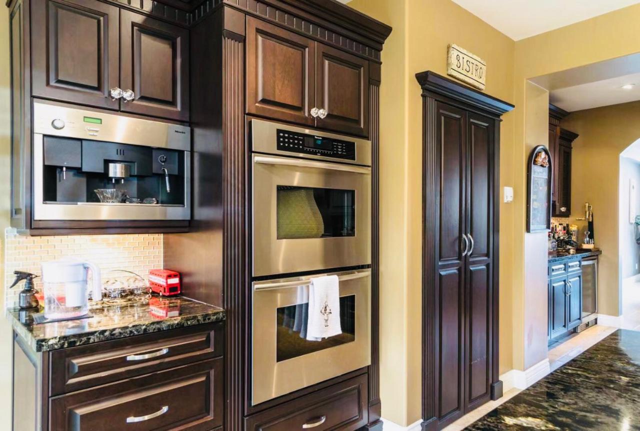 Cedar Manor Bed And Breakfast Pitt Meadows Екстер'єр фото