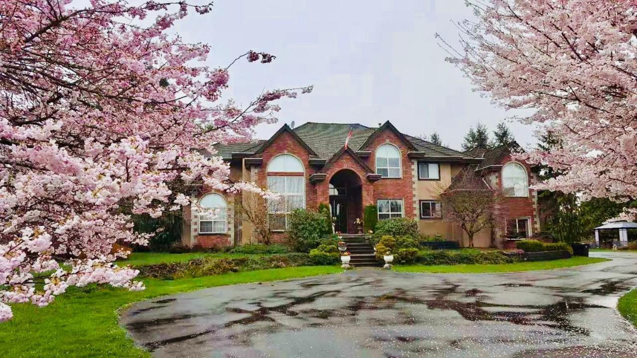 Cedar Manor Bed And Breakfast Pitt Meadows Екстер'єр фото