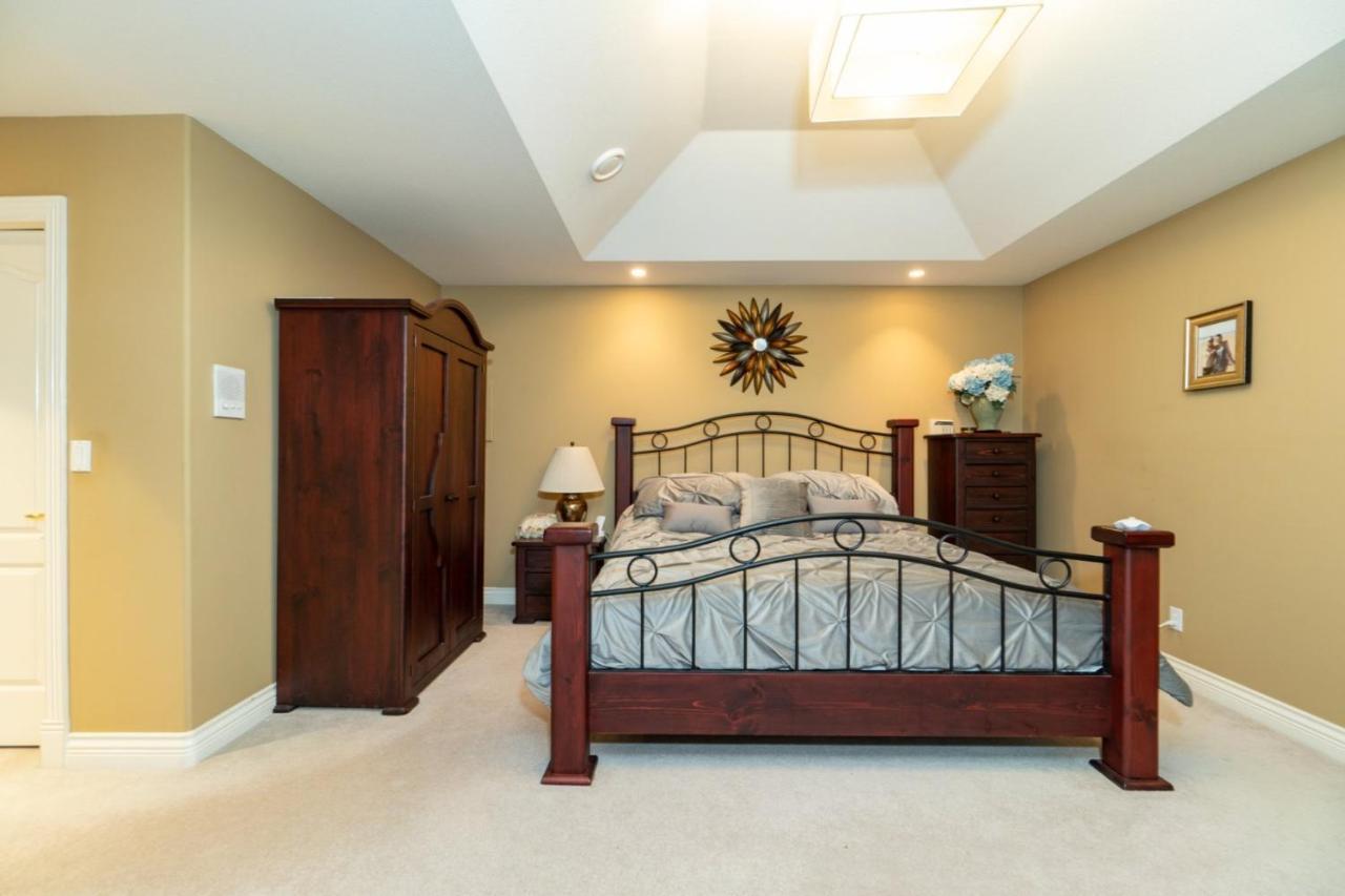 Cedar Manor Bed And Breakfast Pitt Meadows Екстер'єр фото